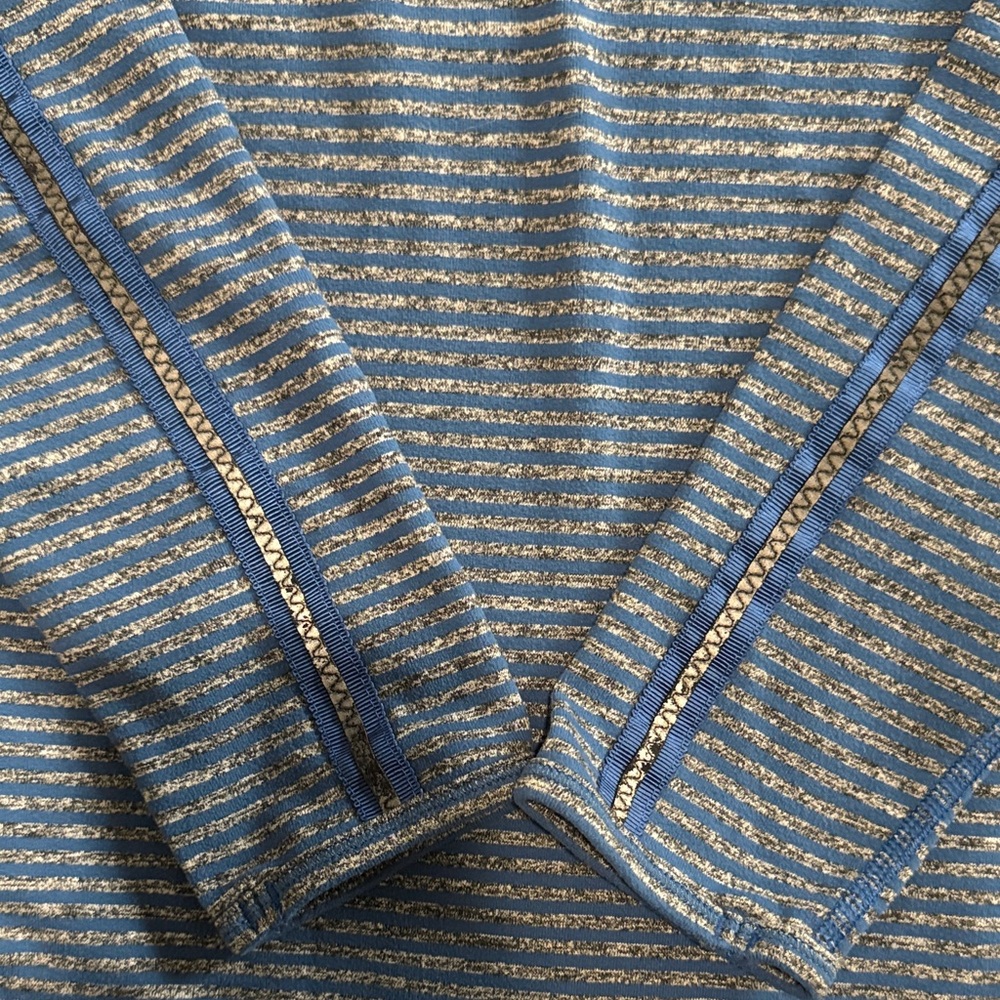 lululemon athletica Navy and Light Blue Long Sleeve Top - Picture 8 of 8